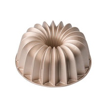 Load image into Gallery viewer, BakeMaster French Wreath Fluted Cake Pan