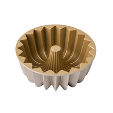 Load image into Gallery viewer, BakeMaster French Wreath Fluted Cake Pan