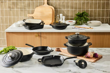 Load image into Gallery viewer, Maxwell &amp; Williams Cast Iron Round Casserole Black 26cm / 4L Gift Boxed